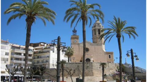 Montserrat, Jean Leon wine cellars and Sitges full day trip