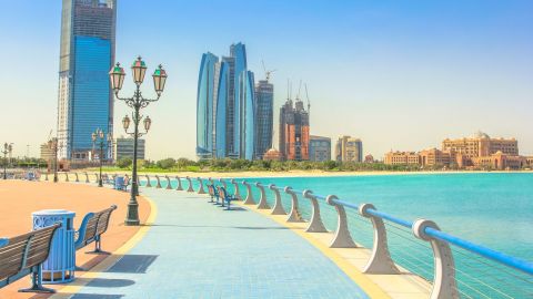 Premium Abu Dhabi Full Day City Trip from Dubai - German/Italian/French/Spanish