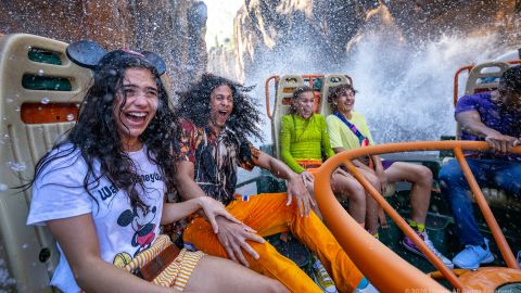 7-Day Disney Magic Ticket with Memory Maker 2027 NEW