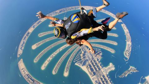 Skydive Dubai - Tandem Skydive - The Palm Drop Zone