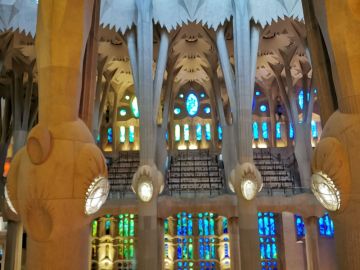Go With A Local: Skip-The-Line Sagrada Família Tour in French