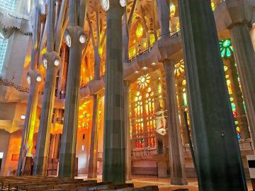 Go With A Local: Skip-The-Line Sagrada Família Tour in German