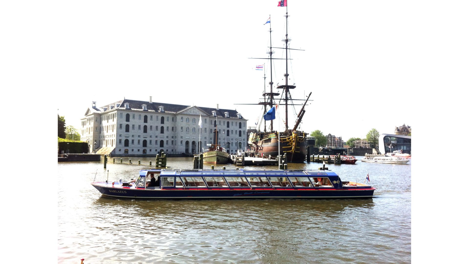 Gray Line Keukenhof, Zaanse Schans & Blue Boat City Canal Cruise