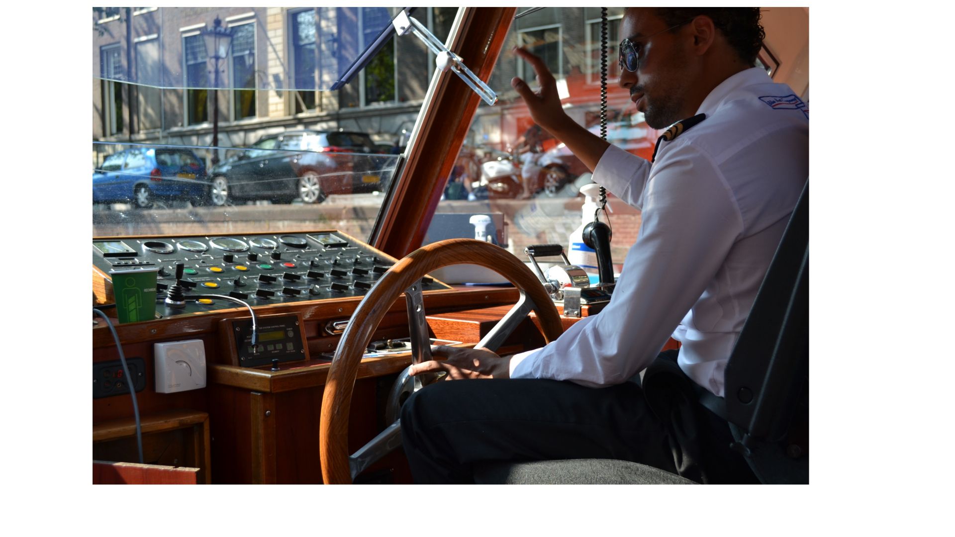 Gray Line Keukenhof, Zaanse Schans & Blue Boat City Canal Cruise