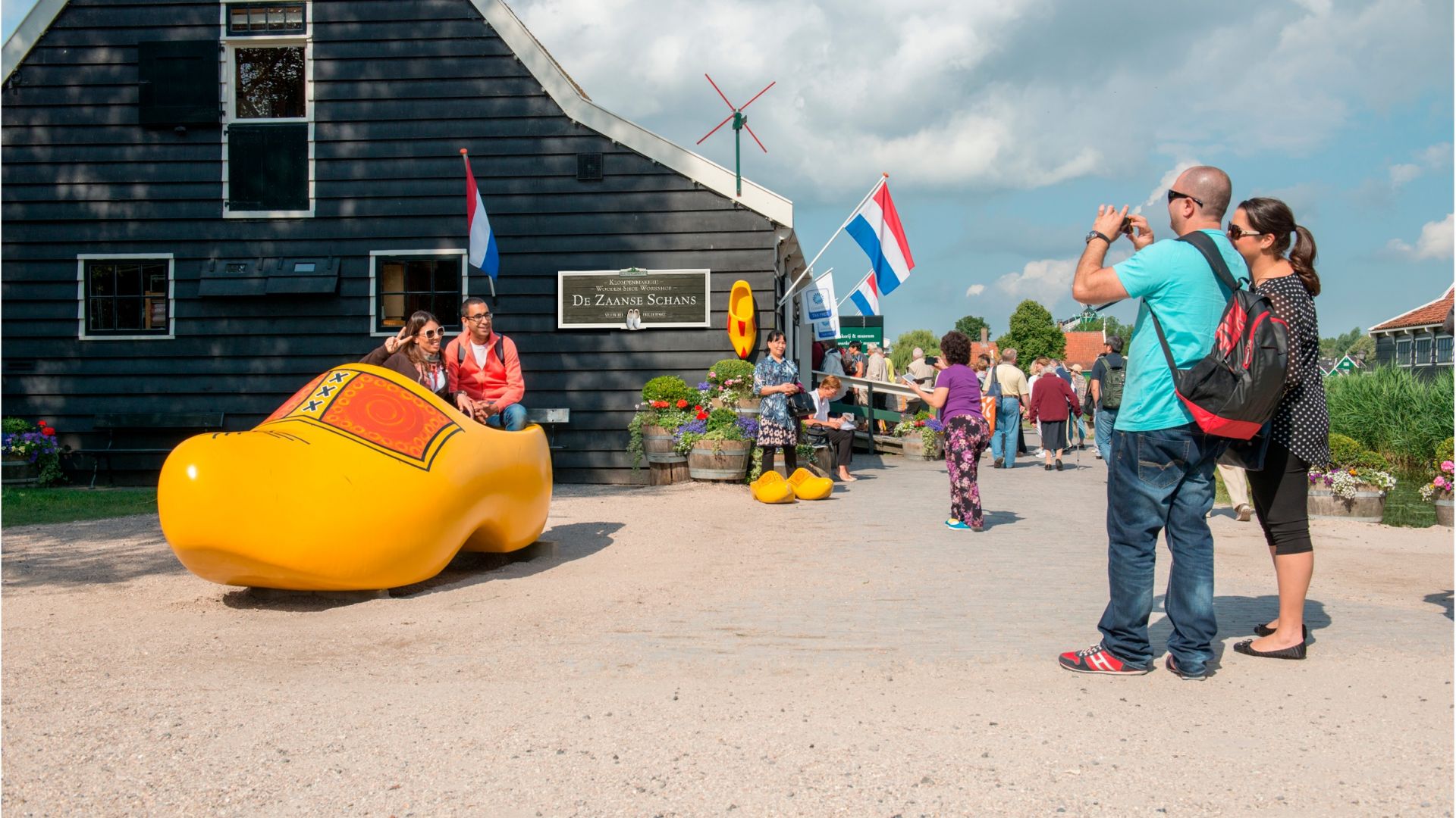 Gray Line Volendam and Zaanse Schans Windmills Live Guided Day Tour 