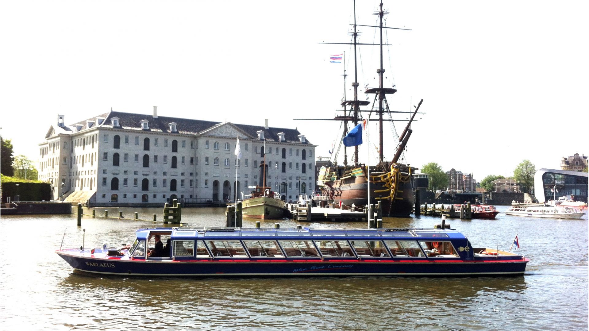 Gray Line Volendam and Zaanse Schans Windmills Live Guided Day Tour 