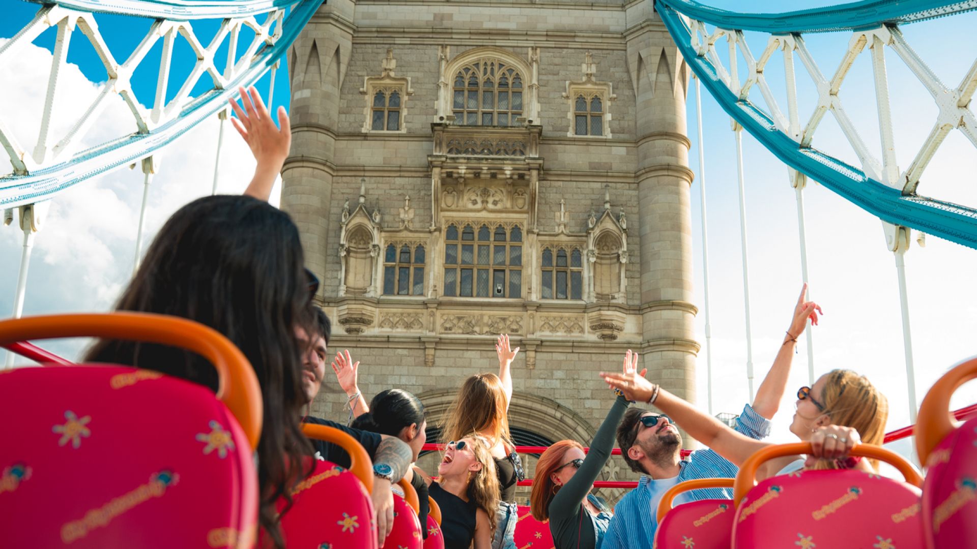 Hop-On Hop-Off London + Thames River Cruise 48-hour Bus + River Cruise