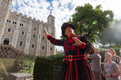 Tower of London: Guided Tour + Private Audience with Beefeater