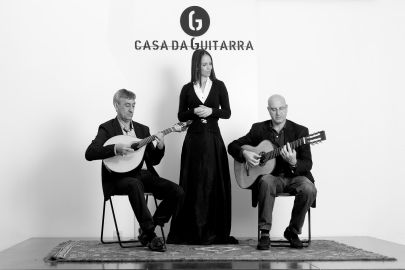 Porto: Fado Concert in Casa da Guitarra with Port Wine