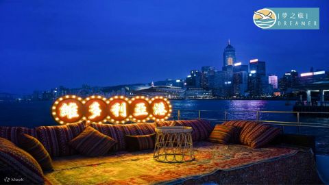 Hong Kong Victoria Harbour: Night Cruise with Unlimited Snacks & Drinks