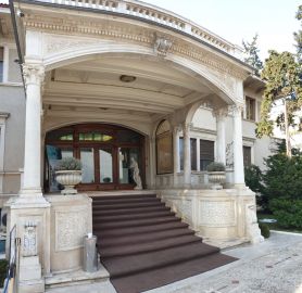 Ceauşescu Mansion: Guided Tour