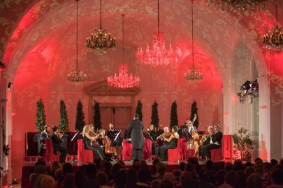 Schönbrunn Palace: Self Guided Evening Tour + Dinner + Concert at Orangery