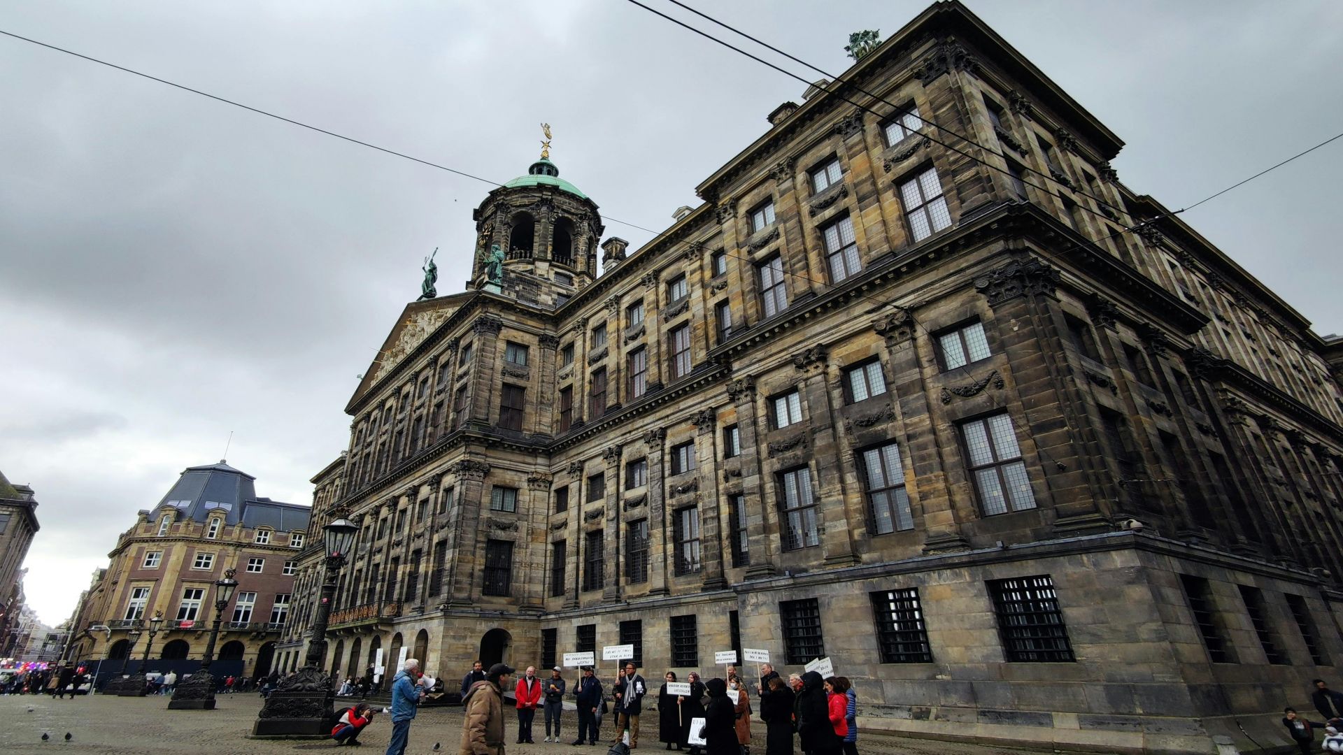 Secrets of Historical Amsterdam: Guided Tour + Food Tips