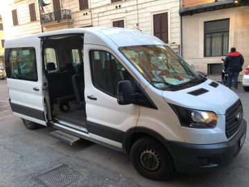 Rome: Minivan Transfer to Fiumicino Airport from Rome Hotel