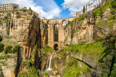 Ronda & Setenil de las Bodegas from Málaga: Guided Group Tour