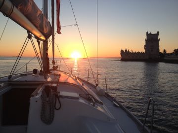 Lisbon: 2-Hour Sunset Sailing Tour from Belém