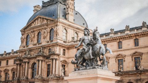 Louvre Palace and The Tuileries Gardens: Royalty and Revolution Self-Guided Audio Walking Tour
