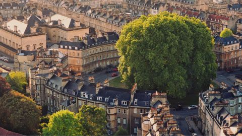 Discover Bath: 2 self-guided walks to discover the city’s famous sites and hidden gems
