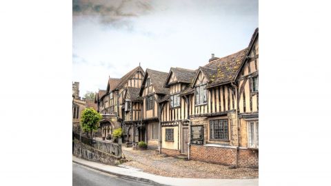 Discover Warwick's History - Self Guided Walking Tour through the town to Warwick Castle