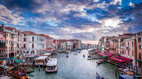 Discover Venice: 2 Self-Guided Walks to Discover the City’s Famous Sites and Hidden Gems
