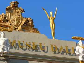 Dalí Theatre-Museum & Figueres: Entry Ticket + Guided Tour