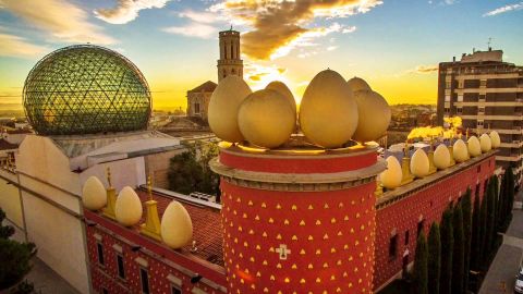 Dalí Theatre-Museum, Figueres & Girona: Guided Day Trip from Barcelona Hotel