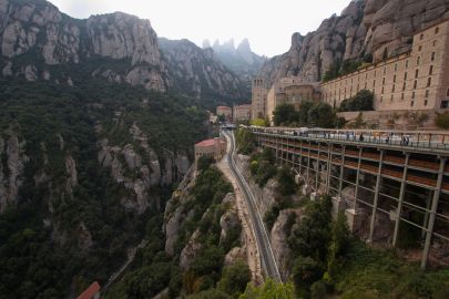 Montserrat Mountain Card: Train from Barcelona + Rack Railway + Moreneta Access