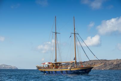 Santorini Volcano and Hot Springs Tour