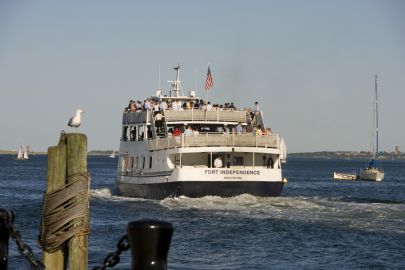 Boston Harbor: 1-Hour Historic Sightseeing Cruise