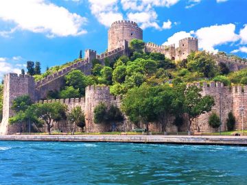 Bosphorus, Black Sea & Dolmabahce Palace: Boat Tour with Lunch + Entry