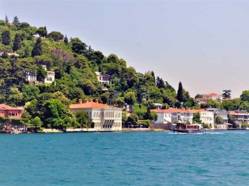 Istanbul: Bosphorus & Black Sea Guided Tour with Cruise and Lunch