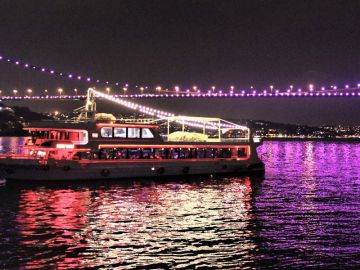 Istanbul: 3.5-Hr Bosphorus Dinner Cruise with Traditional Turkish Show