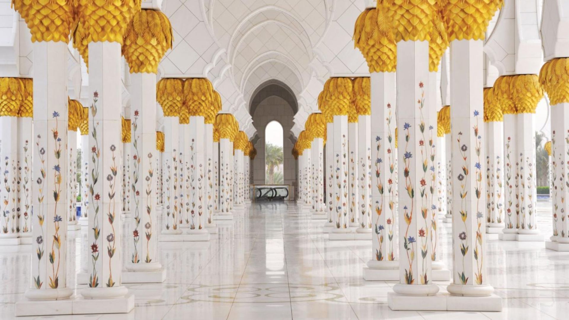 From Dubai: Abu Dhabi Full Day without Lunch - Shared Audio Guided Tour & Transfers
