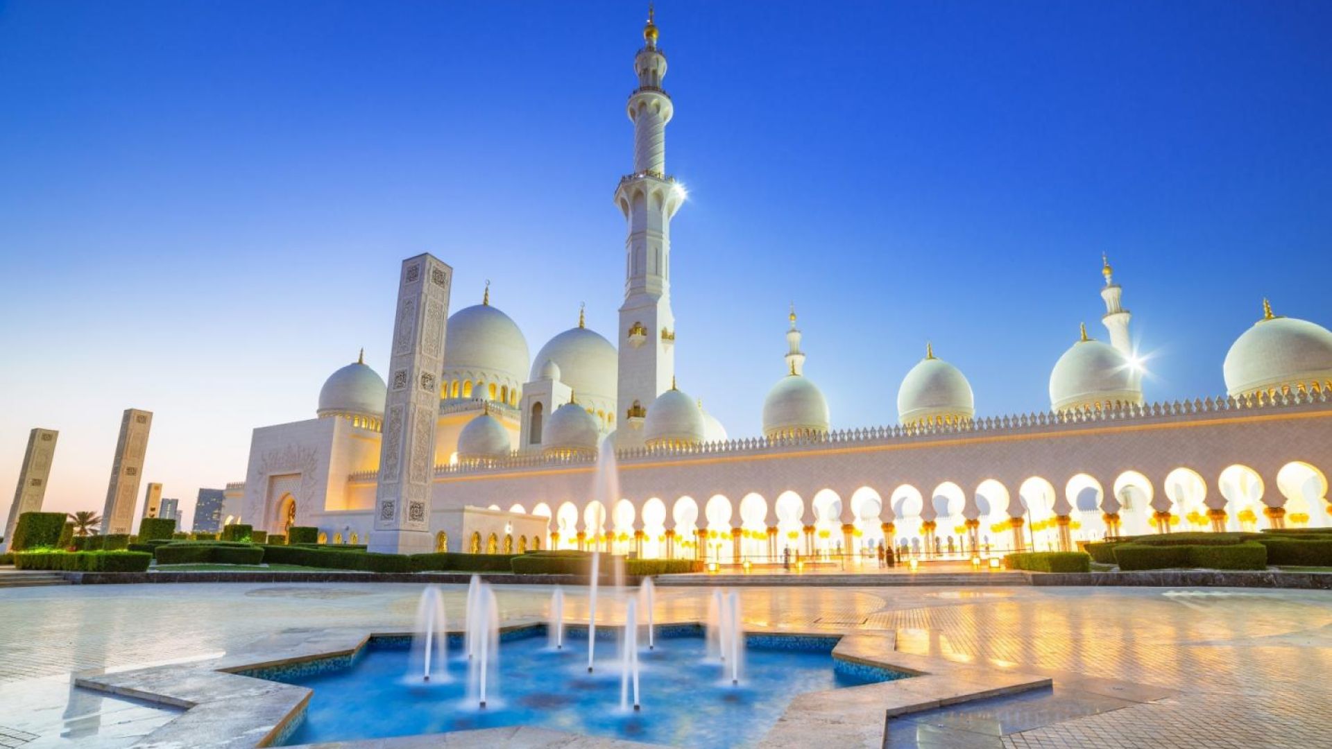 From Dubai: Abu Dhabi Grand Mosque & Warner Bros tour - Shared Audio Guided Tour & Transfers