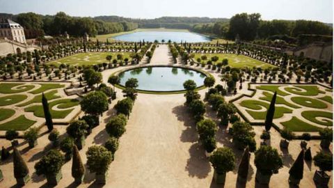 Guided Tour of the Palace of Versailles with Priority Access