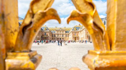 All Day Guided Versailles : Palace of Versailles + Gardens + Queen's hamlet from Paris