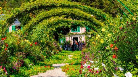 Half Day Audio Guided Tour of Giverny Monet's Gardens from Paris