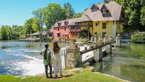 ALL DAY GUIDED GIVERNY AND SKIP THE LINE VERSAILLES WITH LUNCH FROM PARIS