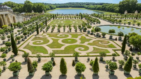 ALL DAY AUDIO GUIDED VISIT OF VAUX VICOMTE AND FONTAINEBLEAU FROM PARIS