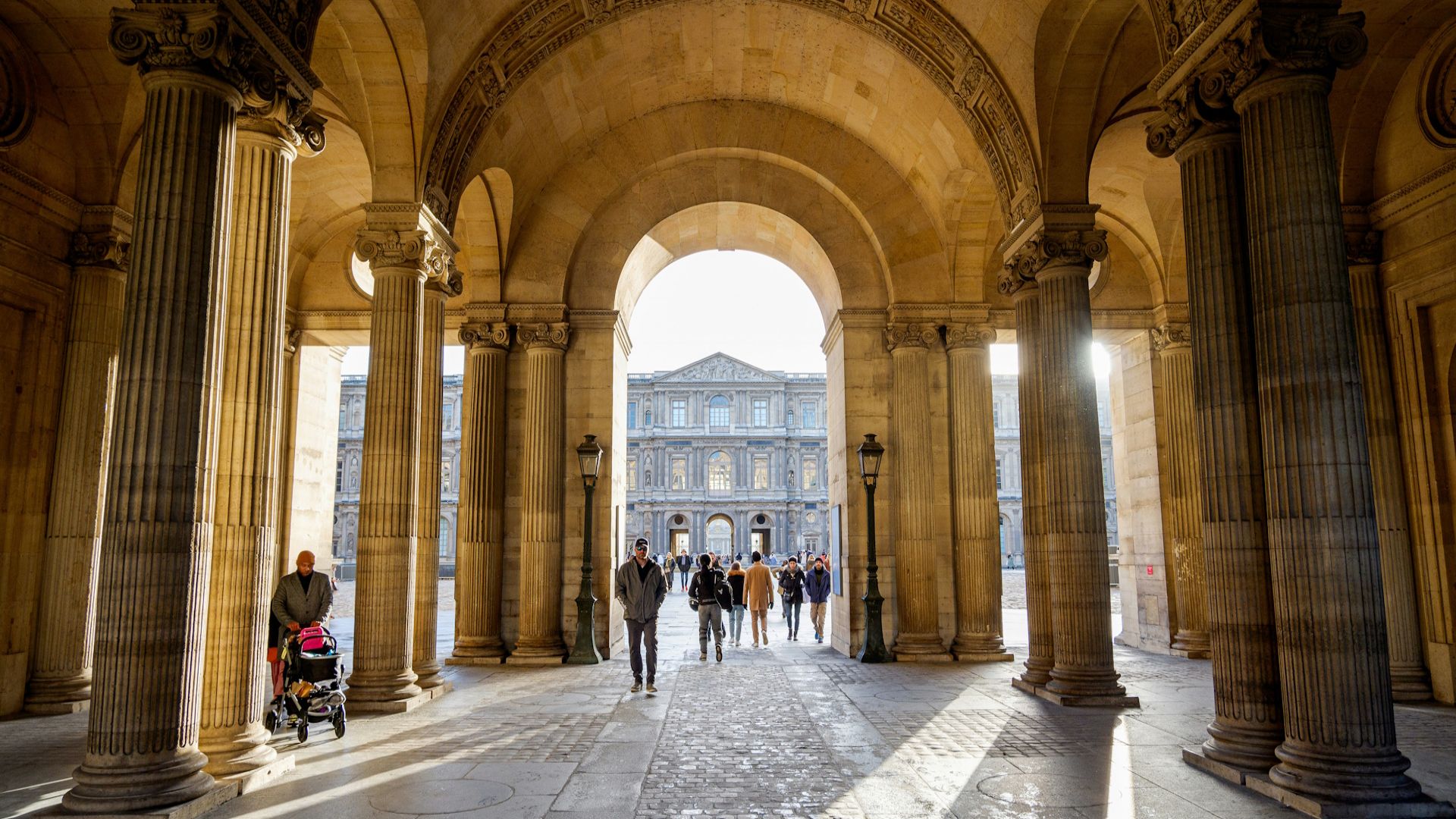 GUIDED VISIT OF THE LOUVRE MUSEUM