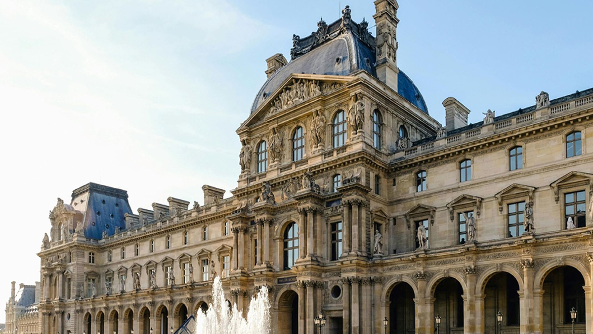 Private Guided Louvre Museum Visit (For up to 6 guests)