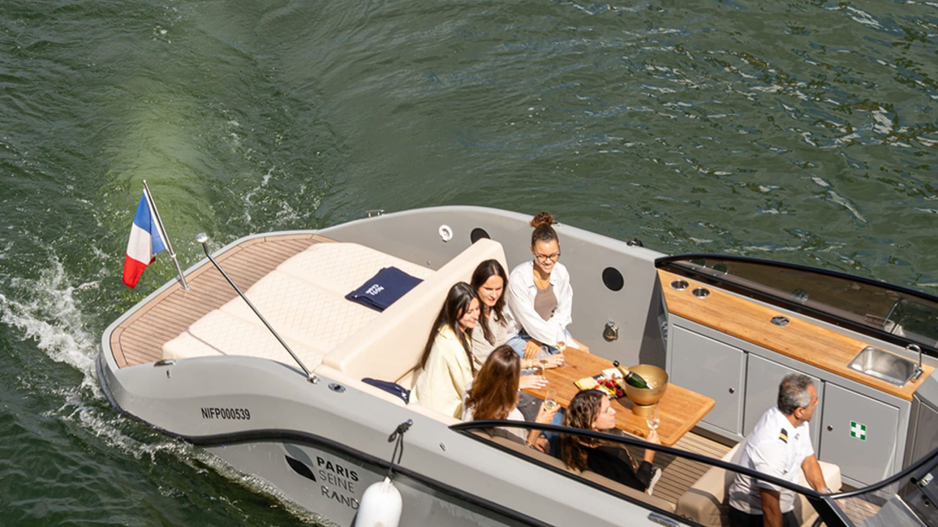 Private Cruise Paris Seine (For up to 8 people)