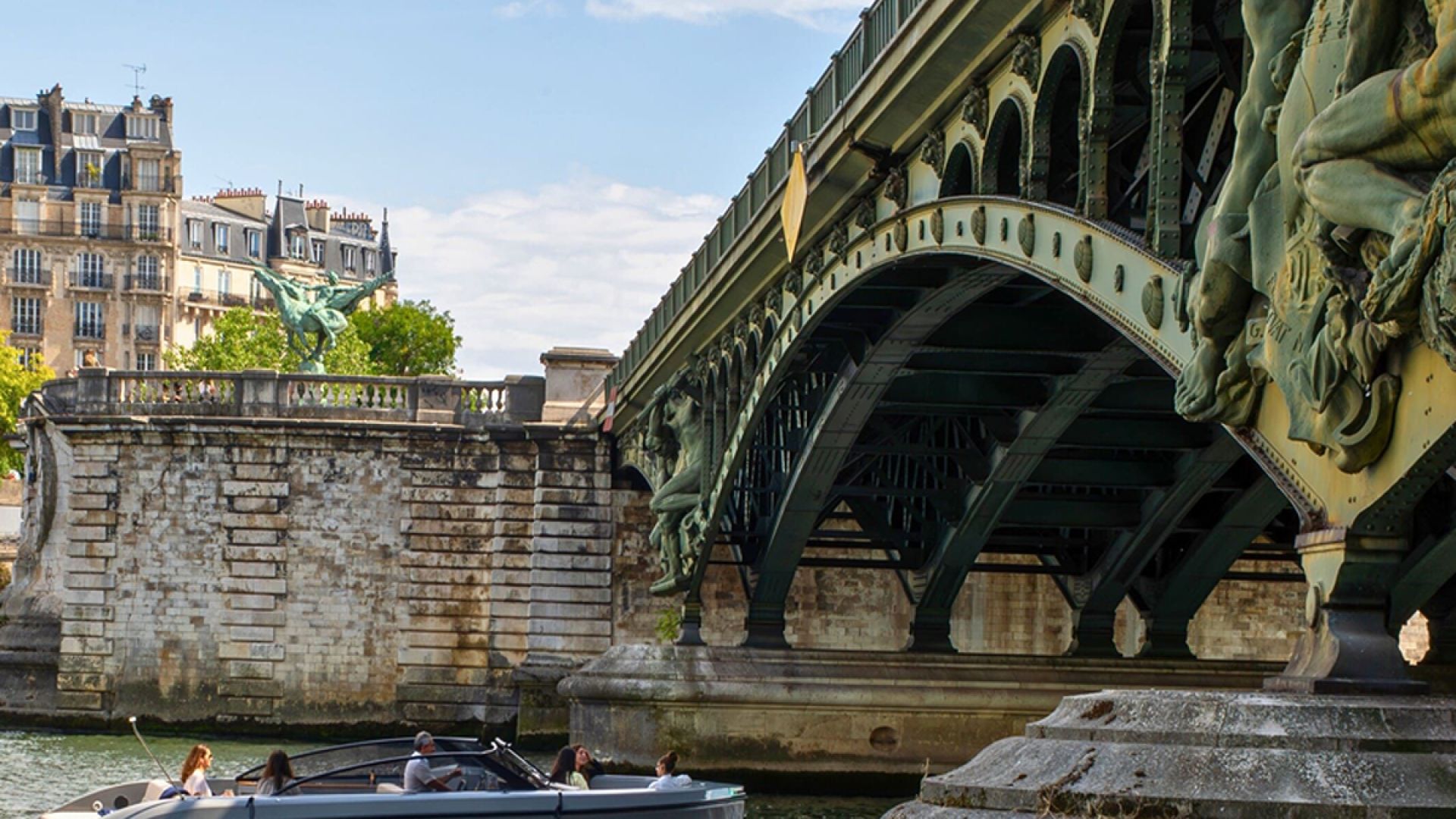 Private Cruise Paris Seine (For up to 8 people)