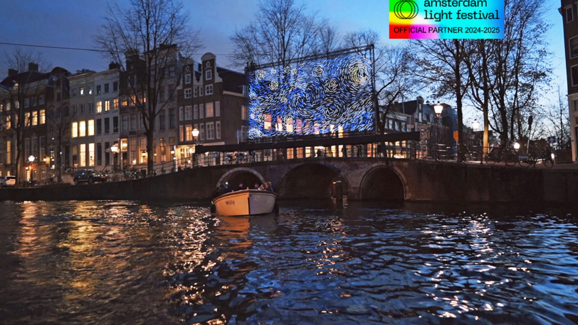 Blue Boat Company - Amsterdam Light Festival Open Boat Cruise - EIGEN WEBSITES