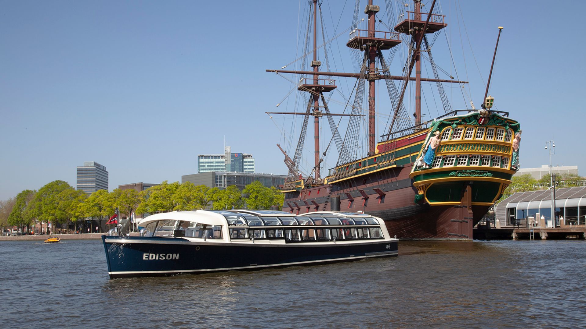 Blue Boat Company City Canal Cruise - UITPAS