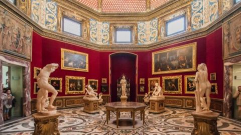 Guided Visit to Accademia 09:00am and Uffizi Gallery 11:15am - monolingual Tour & typical Lunch