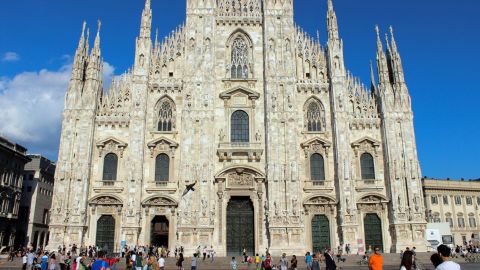 A day in Milan: Round trip train ticket from Turin & City Sightseeing Milan Hop On Hop Off