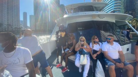 Miami Skyline: Happy Hour 90 Min Sightseeing Sunset Cruise & Millionaire Homes 