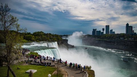 Niagara Falls Day Trip by Air from New York City 