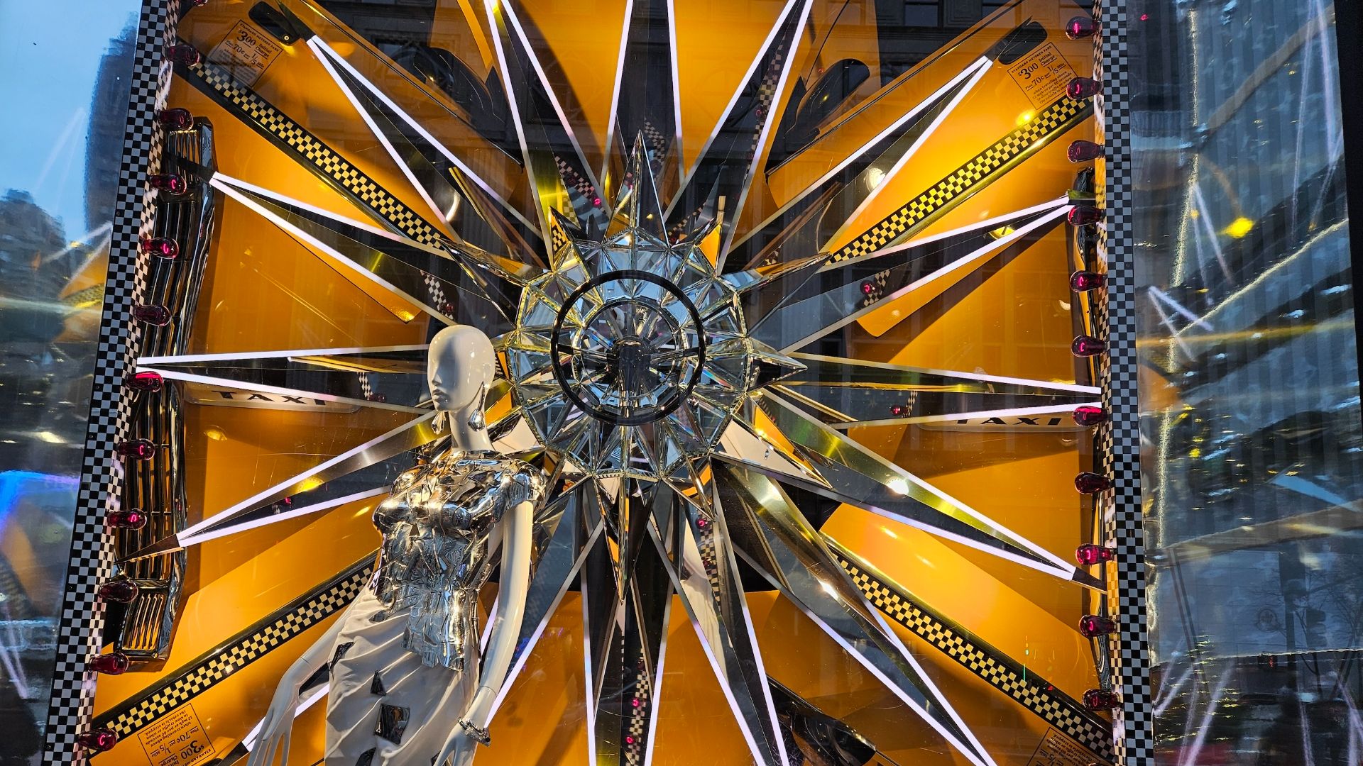 NYC: Holiday Walking Tour 5th Ave, Rockefeller Tree & Xmas Village